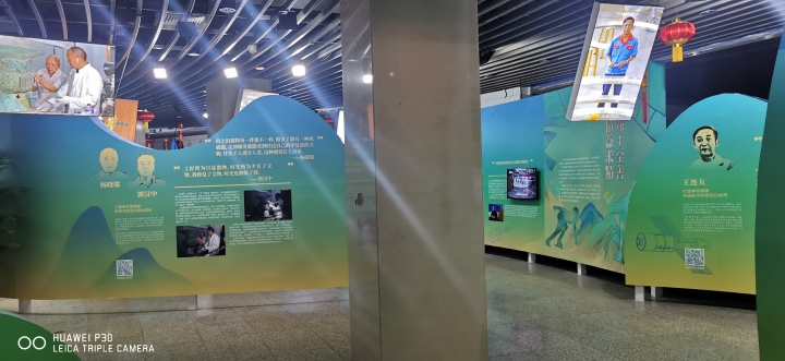 展臺(tái)施工過程實(shí)景照片----“大國匠心”人物影像展--麥博展示\_20230209132417
